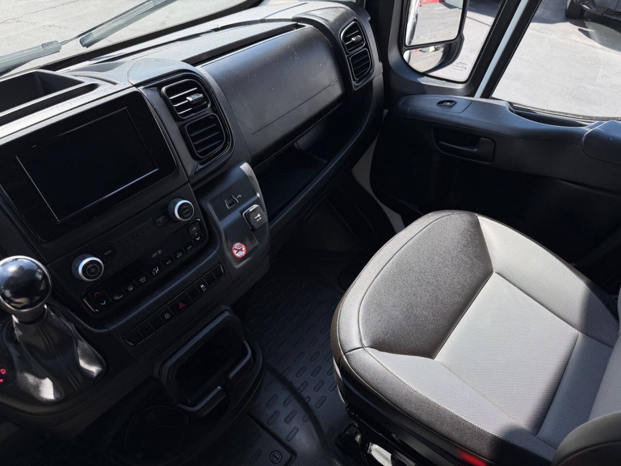 Used 2025 RAM ProMaster 3500 w/ Convenience Group FWD image 17