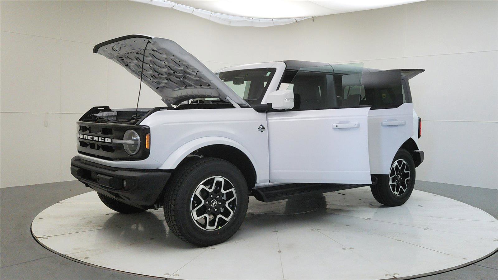 New 2025 Ford Bronco Outer Banks image 11