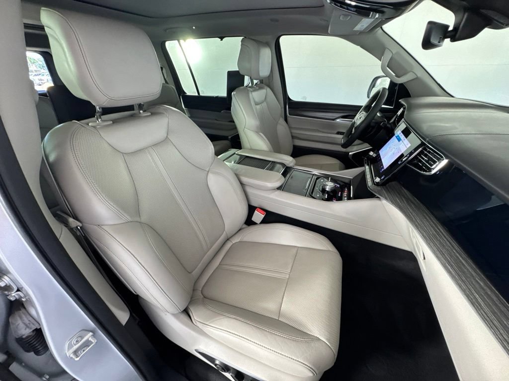 Certified 2023 Jeep Wagoneer Series III w/ Premium Group I AWD/4WD image 53