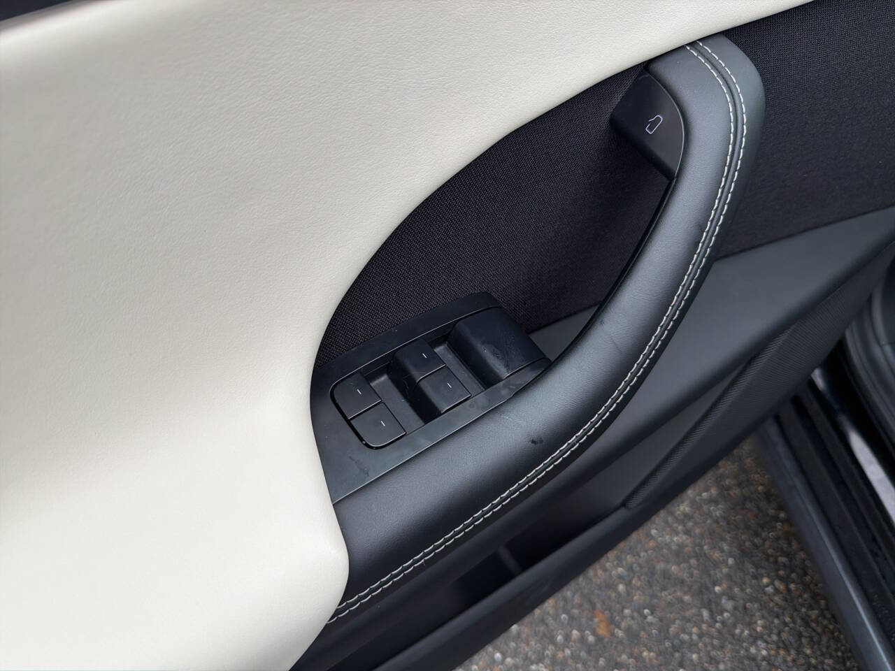 Used 2022 Tesla Model X image 37