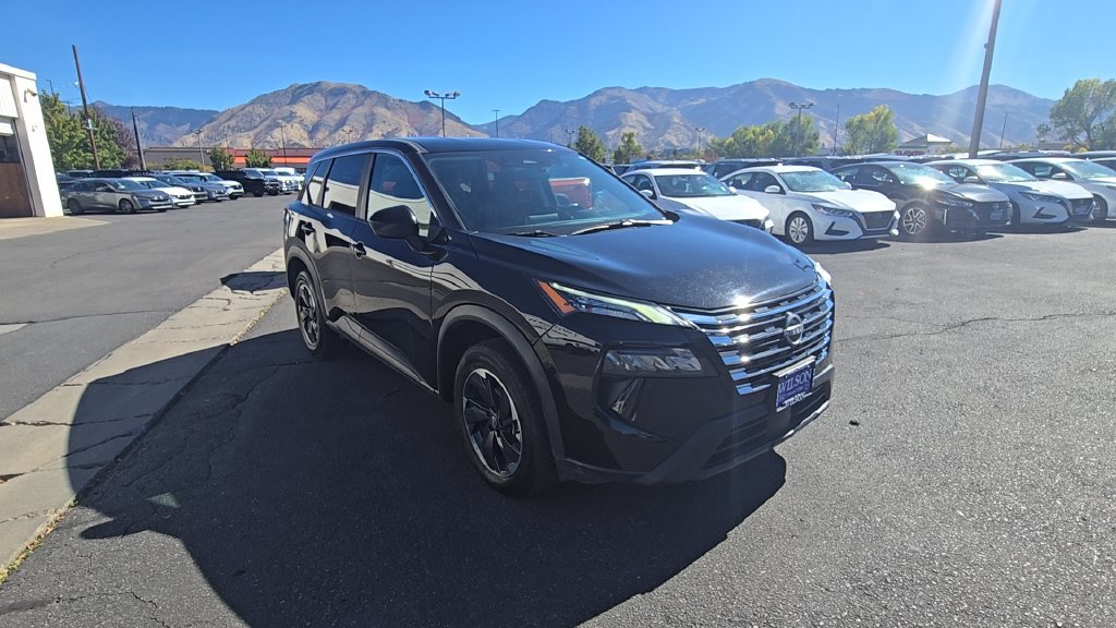 Used 2025 Nissan Rogue SV AWD/4WD image 3