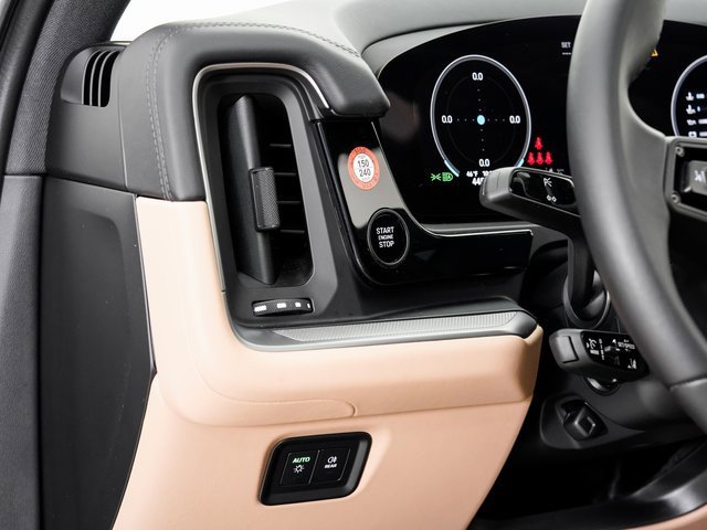 Used 2025 Porsche Cayenne image 7