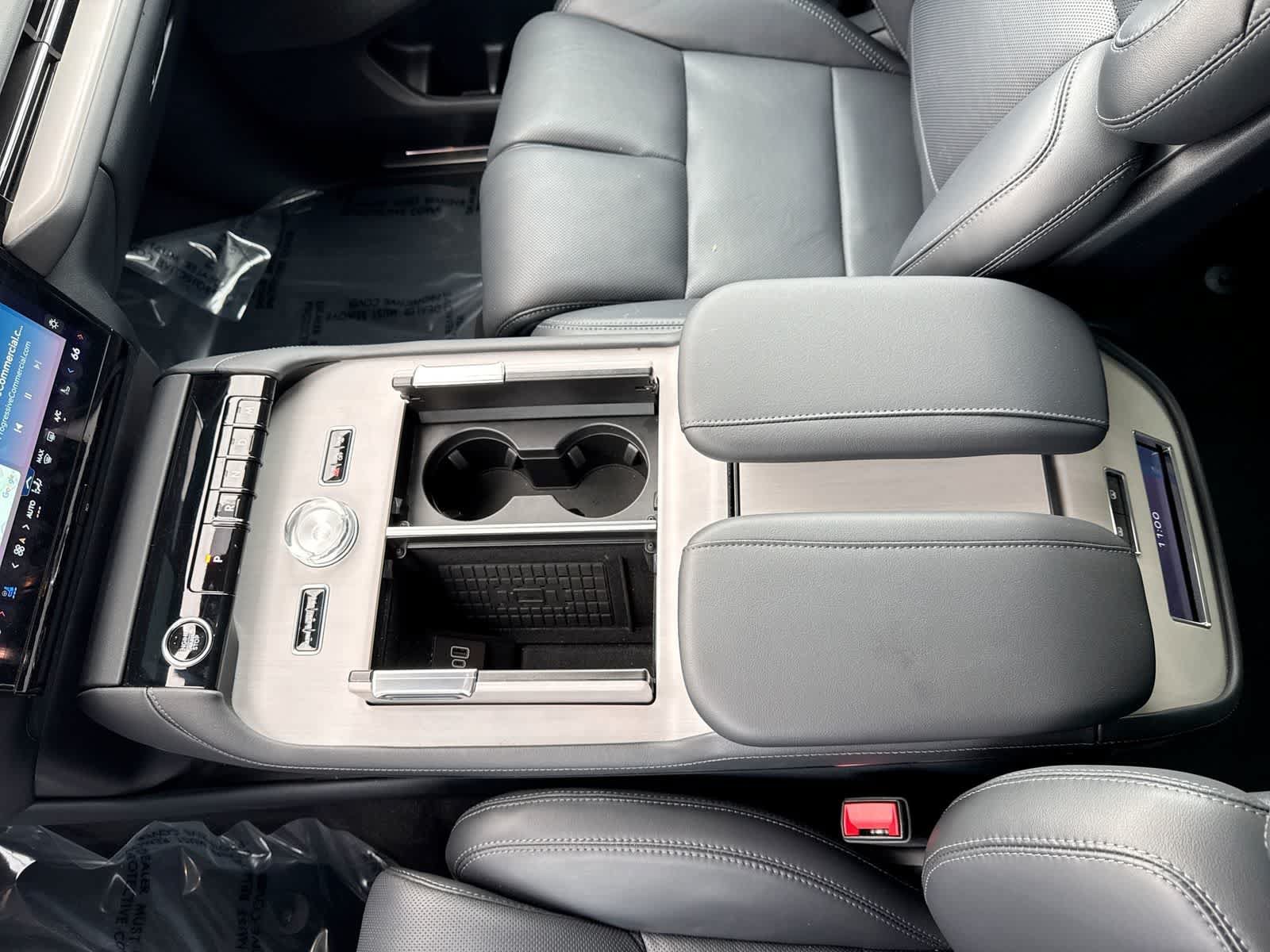 Used 2025 Lincoln Navigator Reserve AWD/4WD image 34