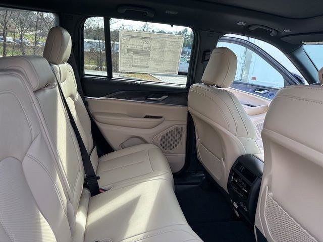 New 2025 Jeep Grand Cherokee Limited w/ Luxury Tech Group II image 32