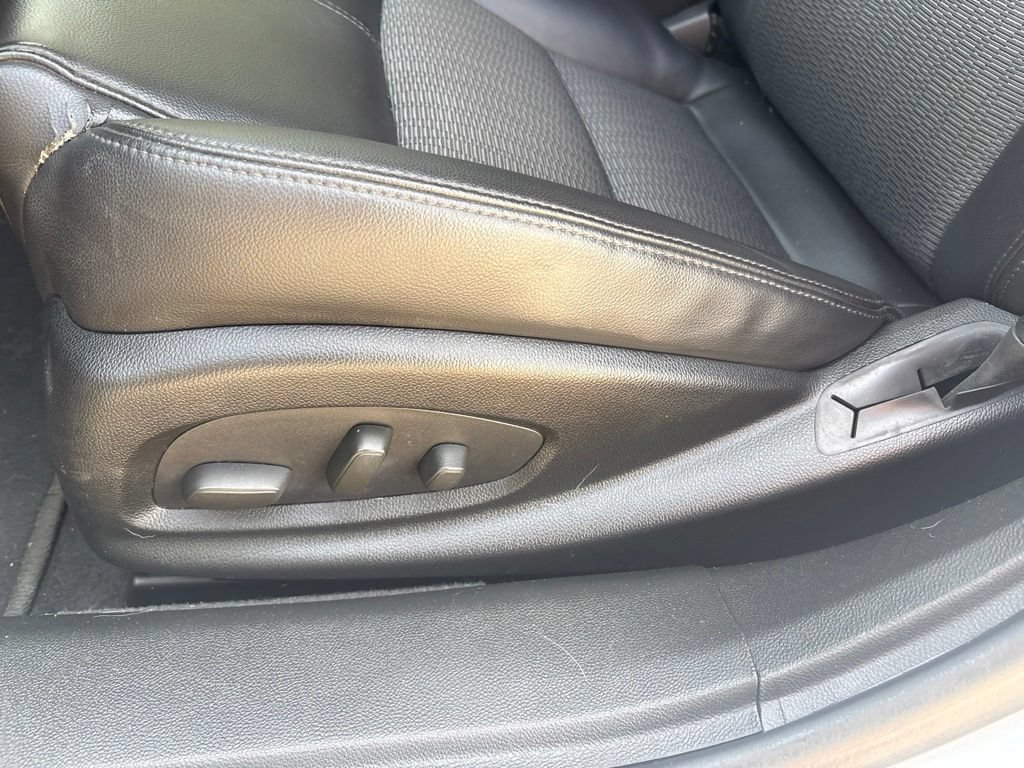 Used 2016 Chevrolet Impala LT w/ Convenience Package FWD image 13