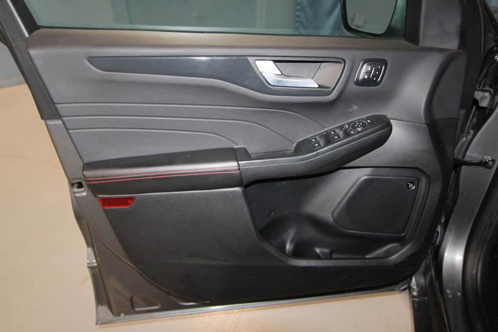 Used 2025 Ford Escape ST-Line Elite w/ Premium Technology Package AWD/4WD image 5