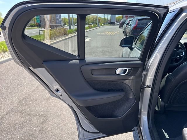 Certified 2025 Volvo XC40 B5 Plus AWD/4WD image 16