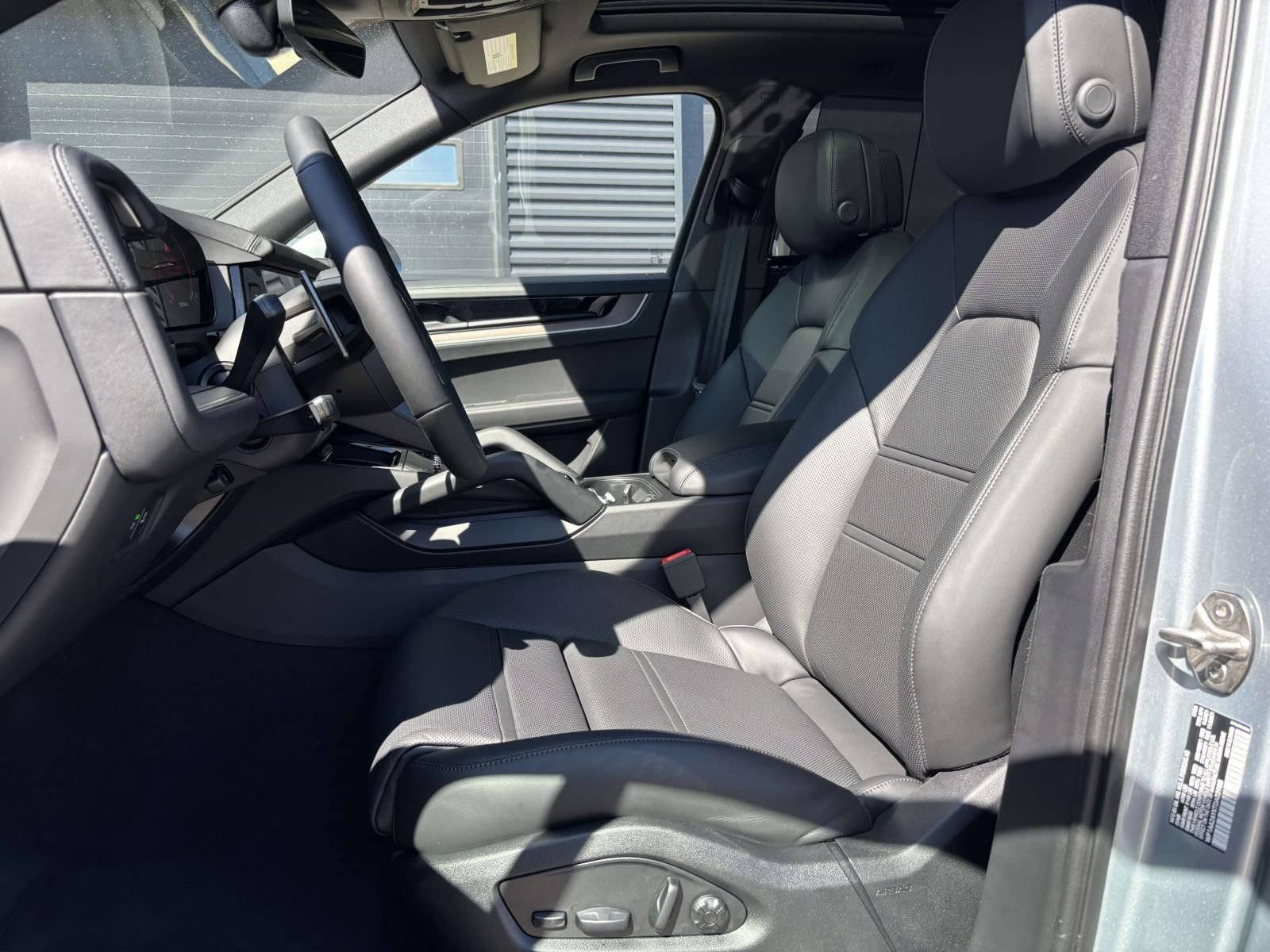 New 2026 Porsche Cayenne image 16