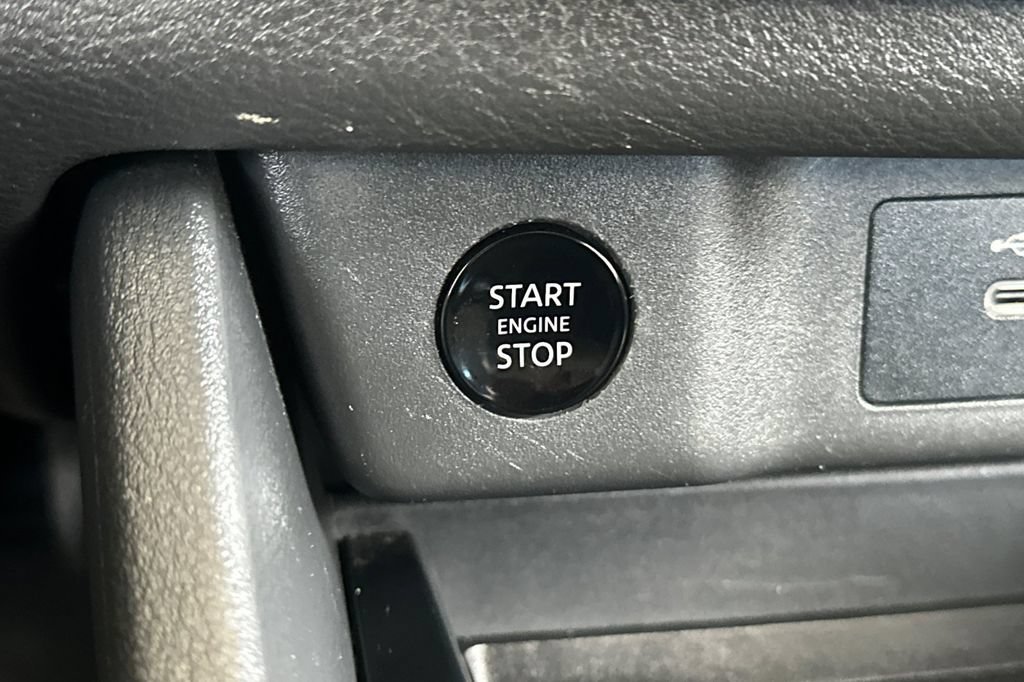 Used 2024 Nissan Rogue SV AWD/4WD image 25