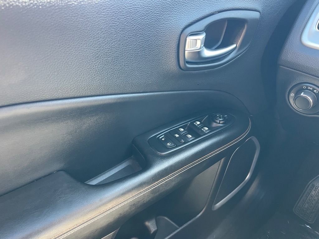 Used 2018 Jeep Compass Sport w/ Cold Weather Group image 19