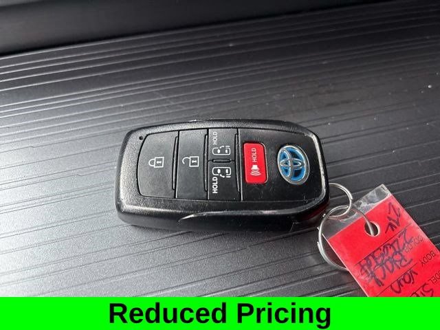 Used 2025 Toyota Sienna LE FWD image 44