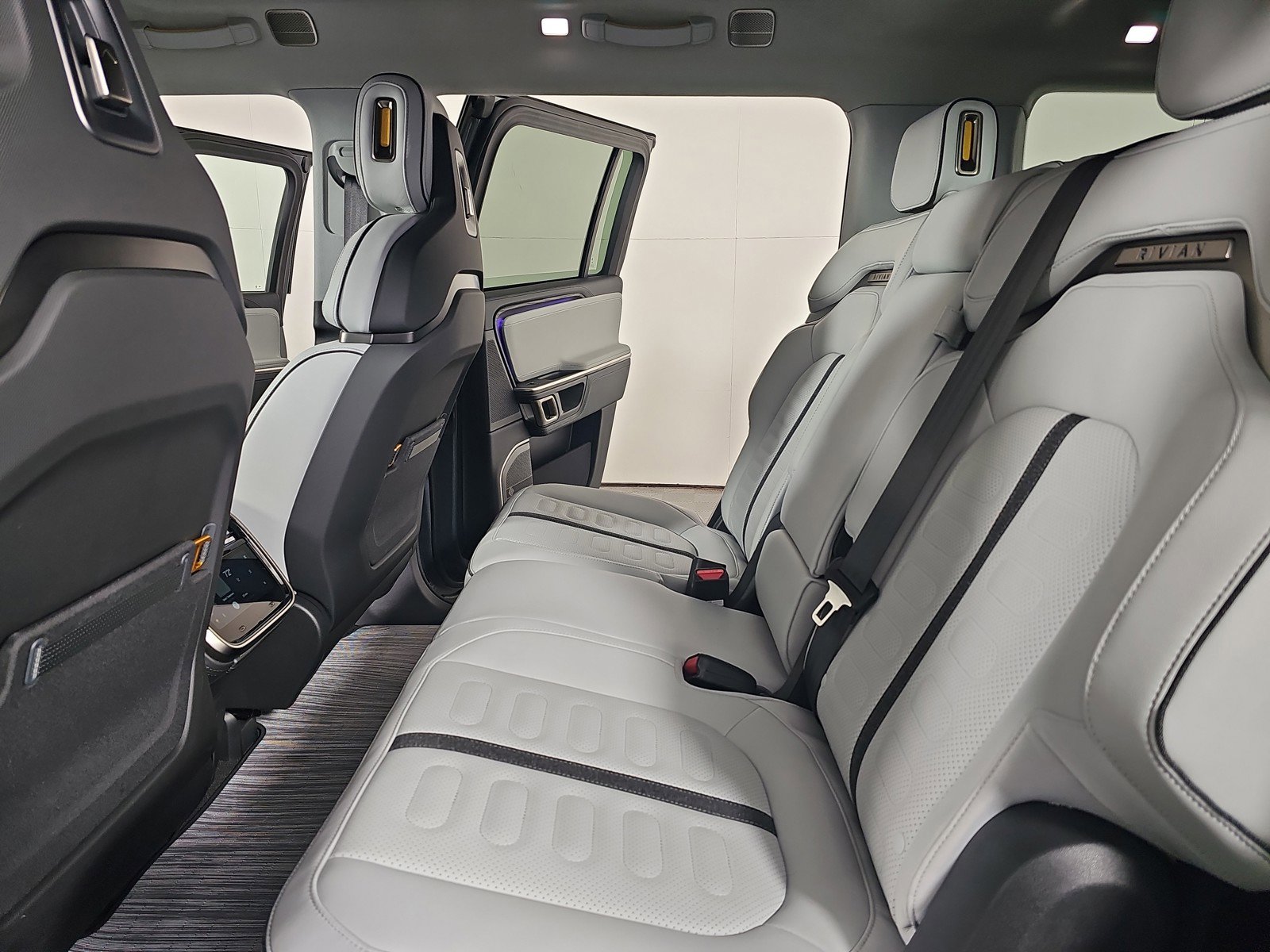 Used 2024 Rivian R1S Adventure image 21