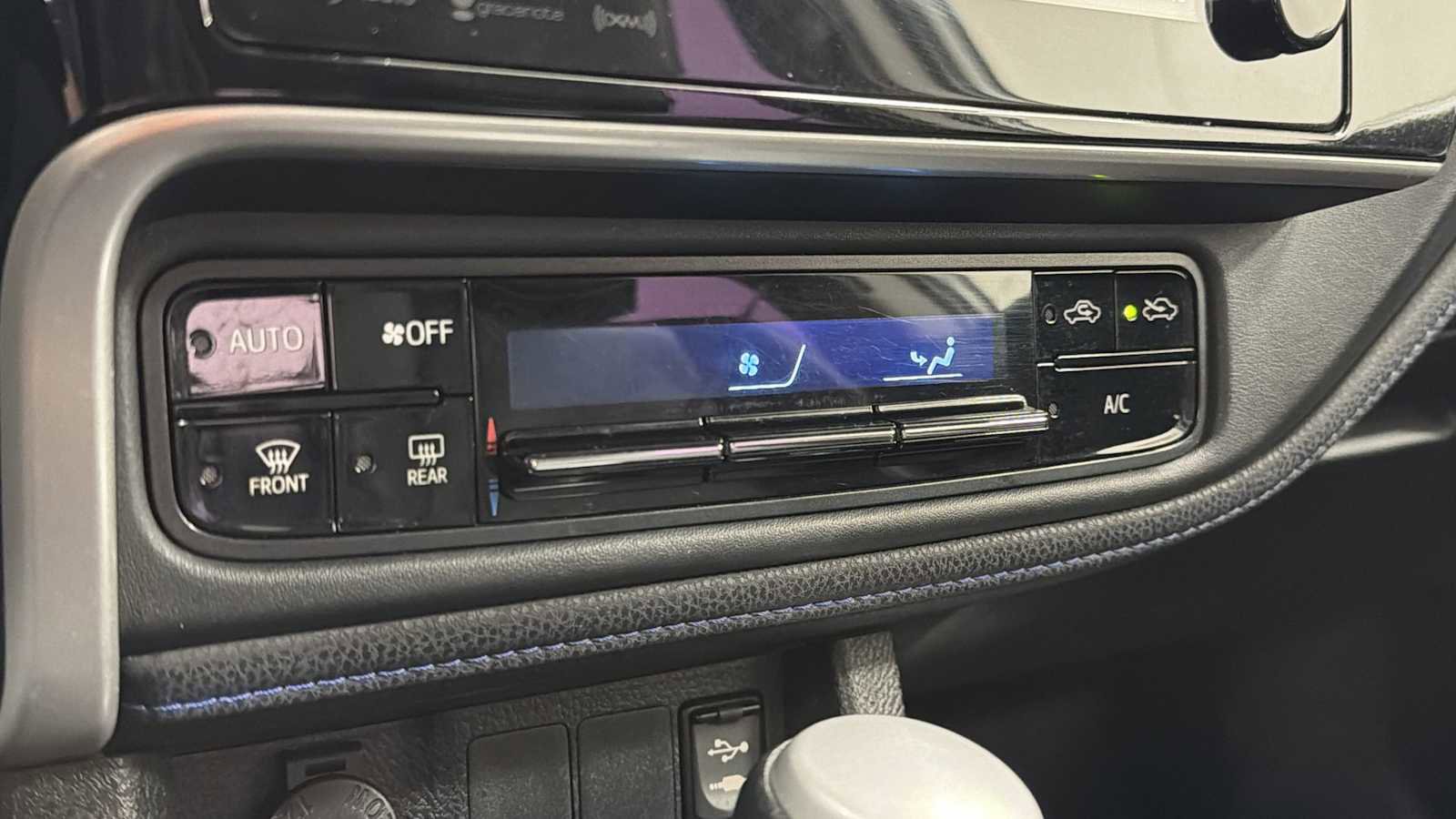Used 2017 Toyota Corolla SE w/ SE Premium Package image 20