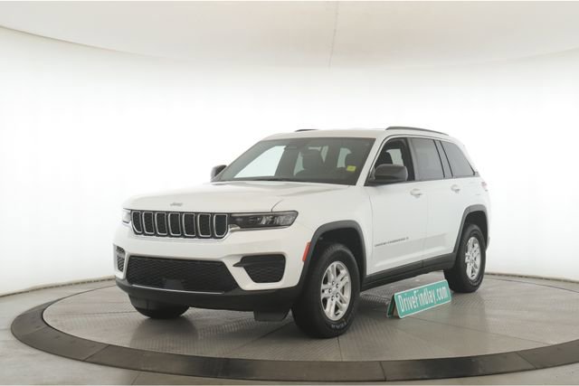 Used 2024 Jeep Grand Cherokee Laredo image 10
