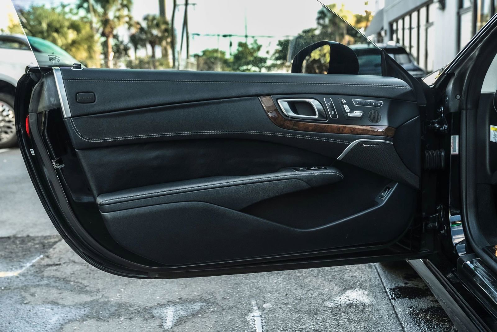 Used 2013 Mercedes-Benz SL 550 w/ Premium Pkg image 20