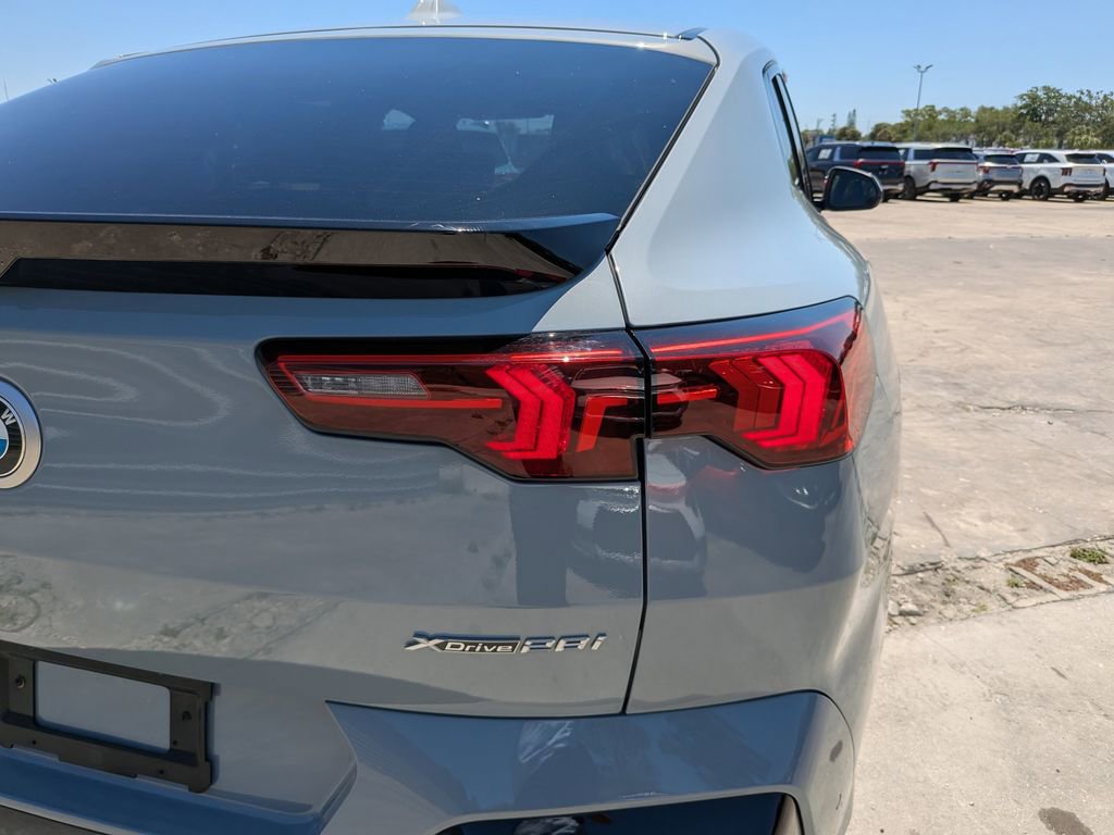 Used 2025 BMW X2 xDrive28i w/ M Sport Package AWD/4WD image 11