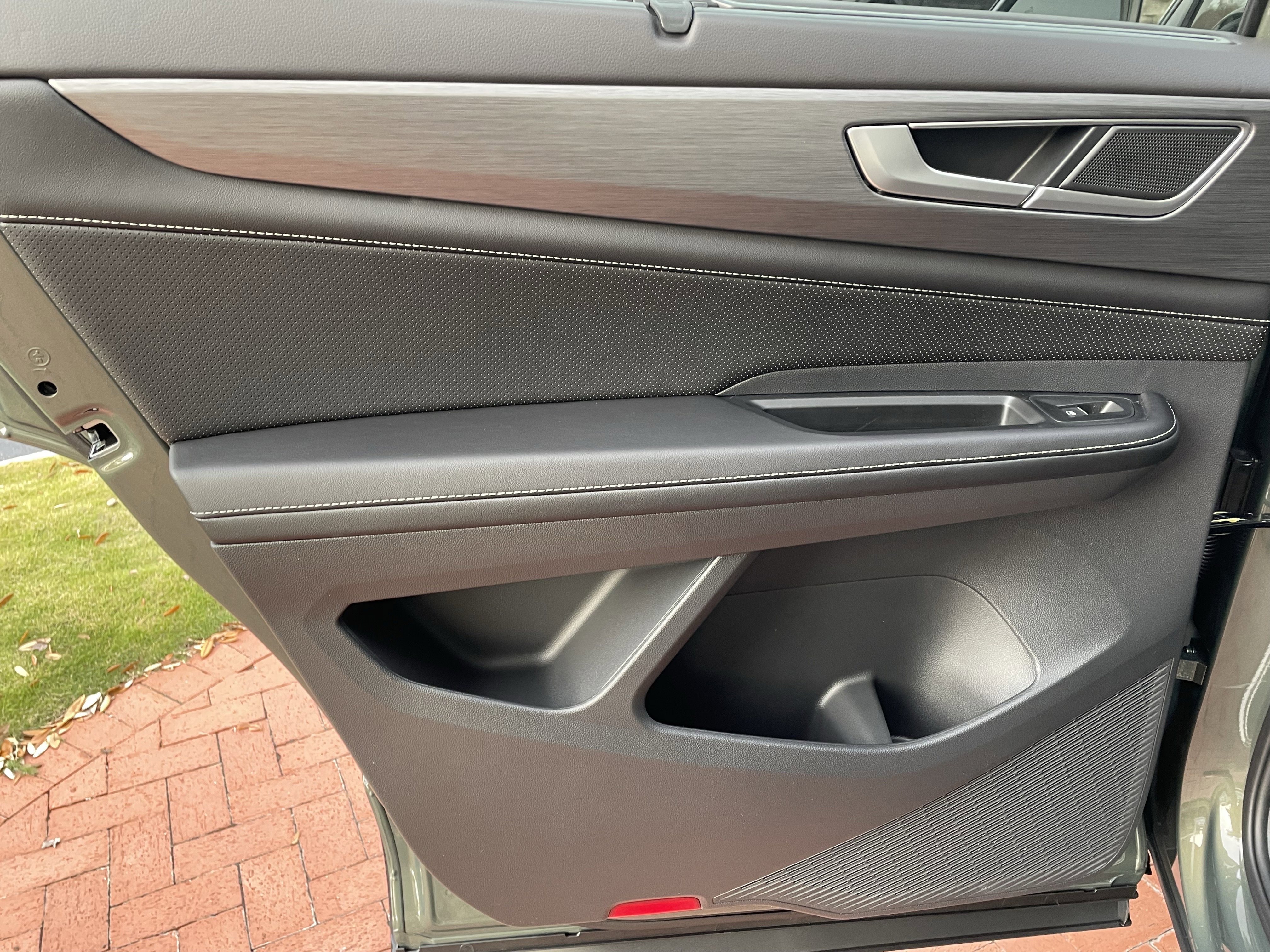 New 2026 Volkswagen Atlas Cross Sport SE image 9