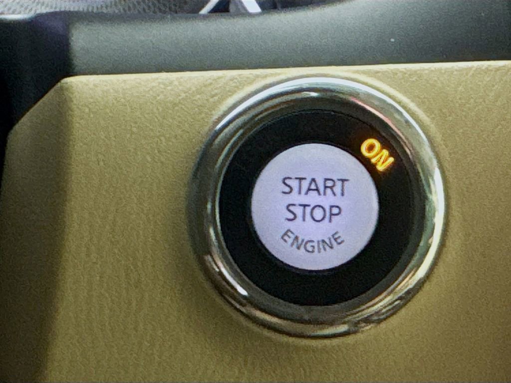 Used 2017 INFINITI QX80 2WD w/ Driver Assistance Package image 21