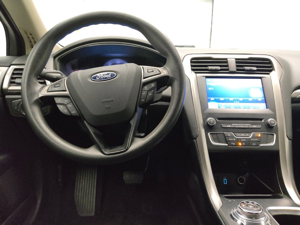Used 2018 Ford Fusion SE w/ Fusion SE Technology Package FWD image 22