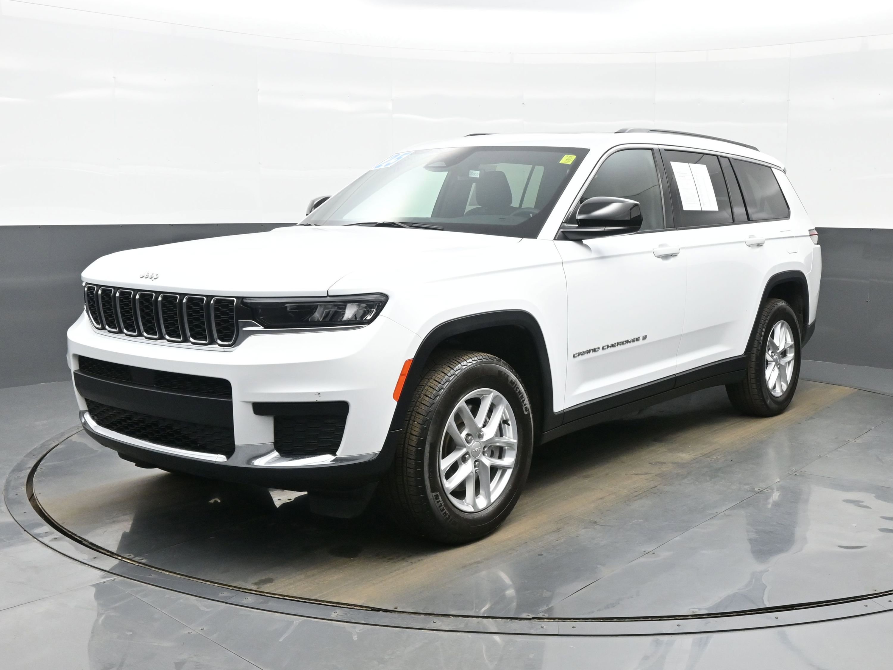 Used 2025 Jeep Grand Cherokee L Laredo w/ Trailer Tow Package image 2