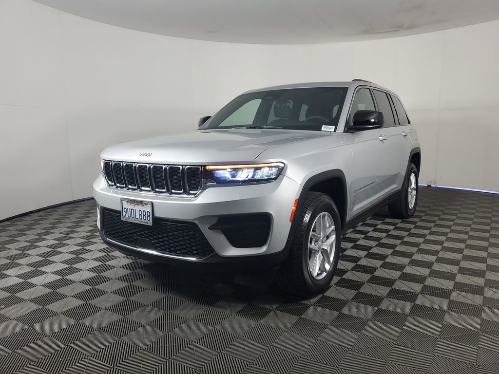 Used 2025 Jeep Grand Cherokee Laredo X image 8