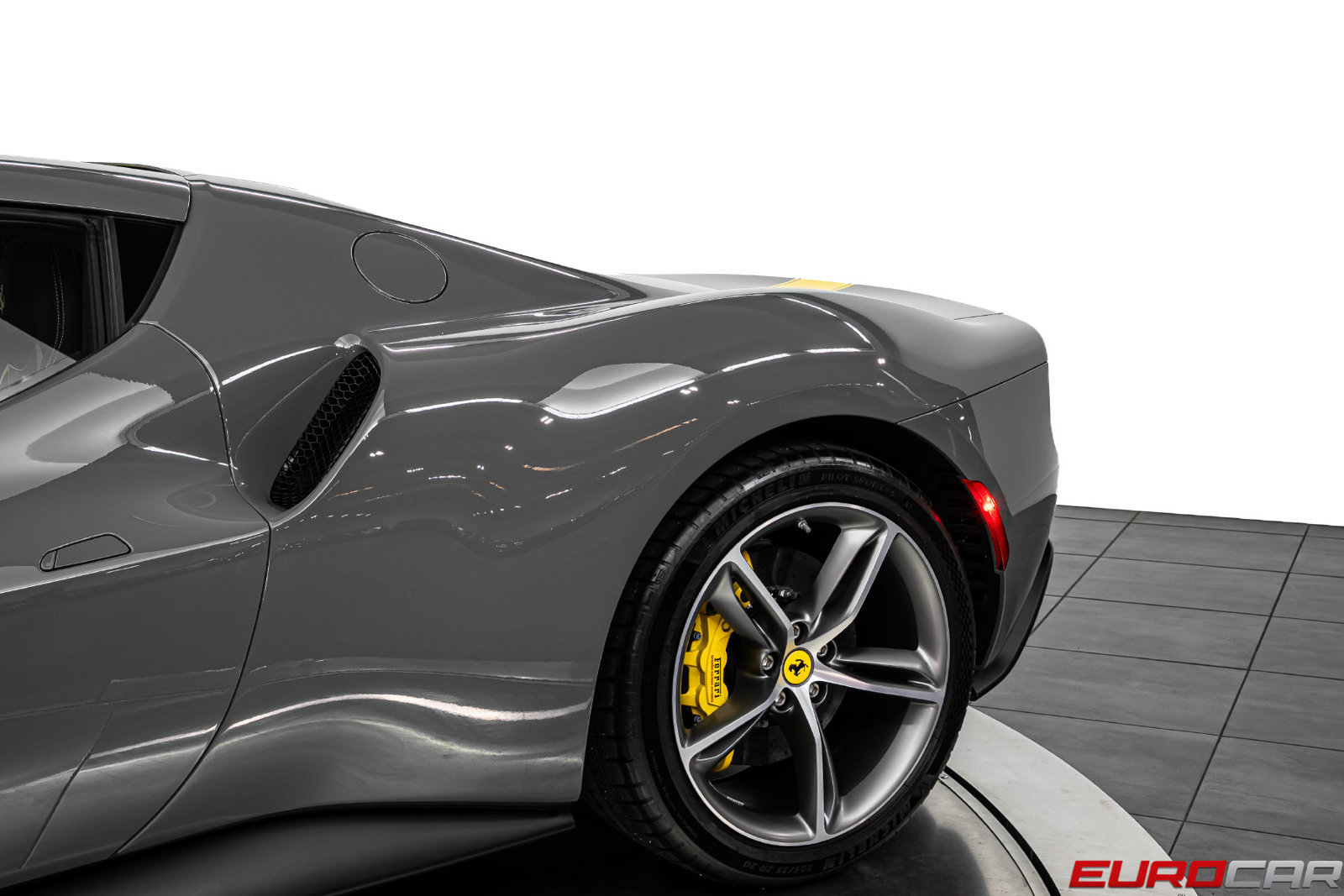 Used 2023 Ferrari 296 GTB RWD image 18