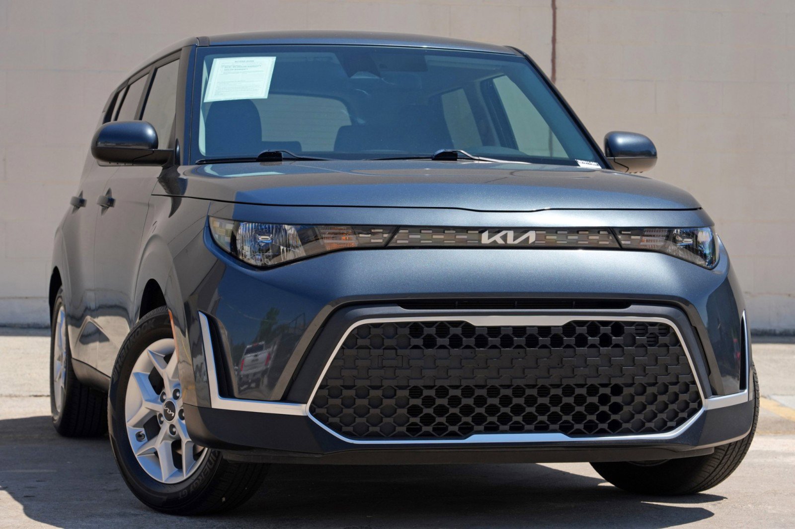 Used 2023 Kia Soul LX w/ LX Technology Package FWD image 2