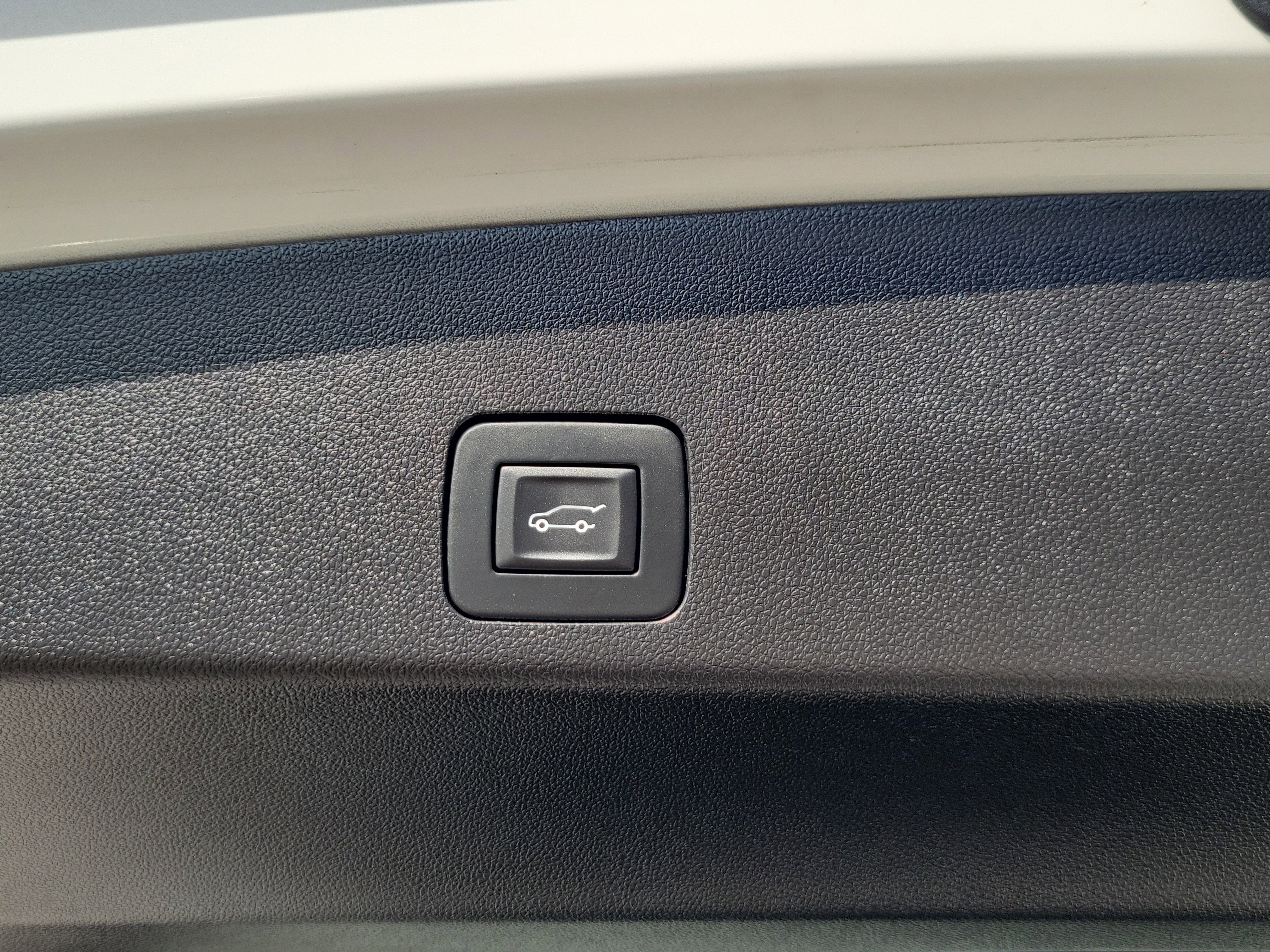 Used 2023 Buick Encore GX Essence w/ Experience Buick Package FWD image 18