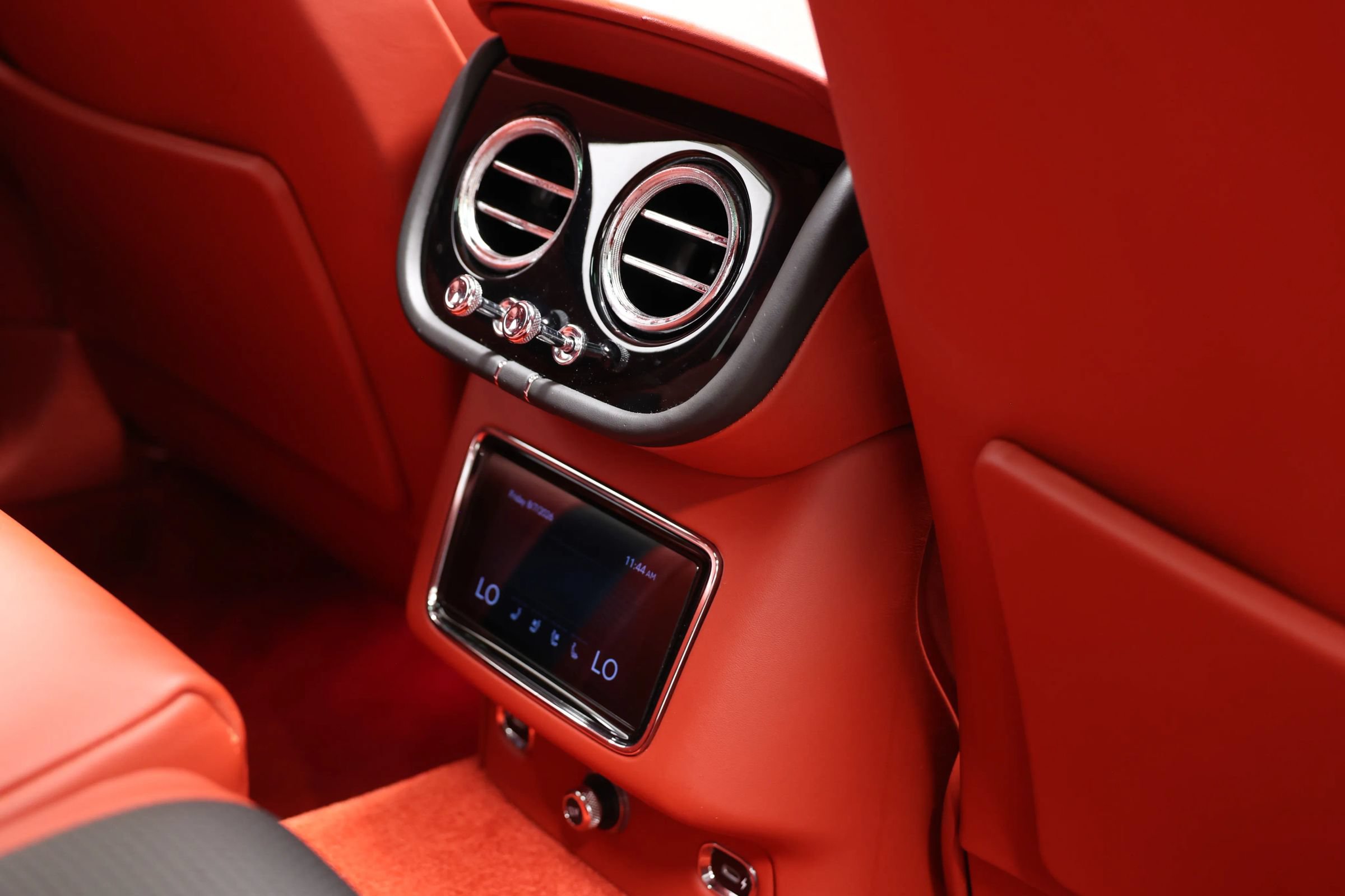 Used 2022 Bentley Bentayga AWD/4WD image 94