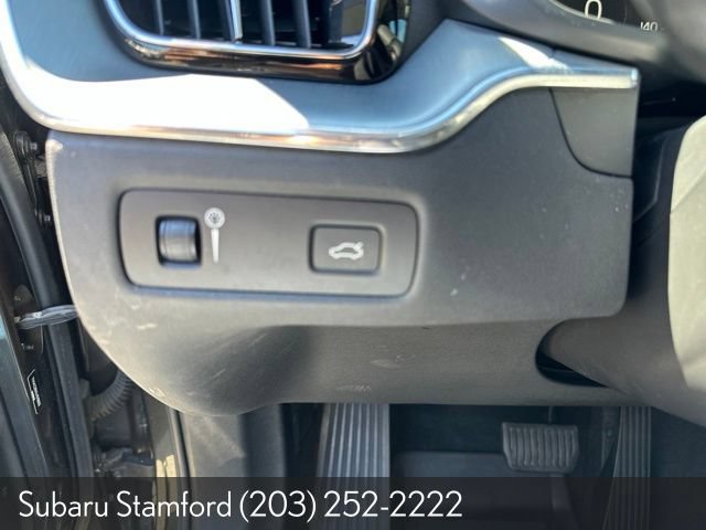 Used 2018 Volvo XC60 T6 Momentum w/ Vision Package AWD/4WD image 14