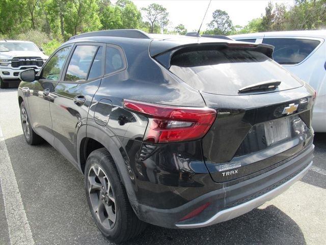 Used 2024 Chevrolet Trax LT w/ Driver Confidence Package image 3
