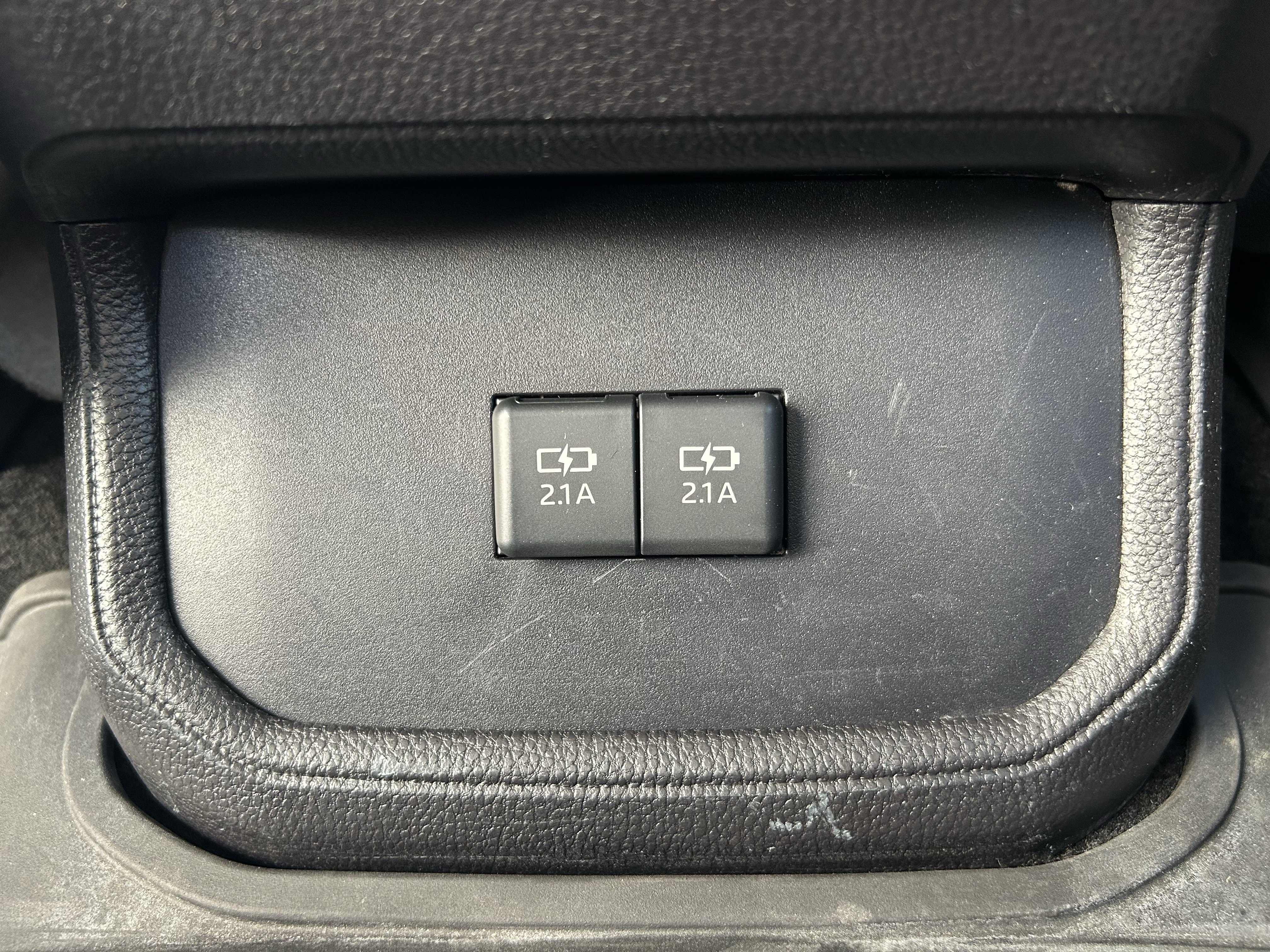 Used 2021 Toyota Highlander XLE AWD/4WD image 23