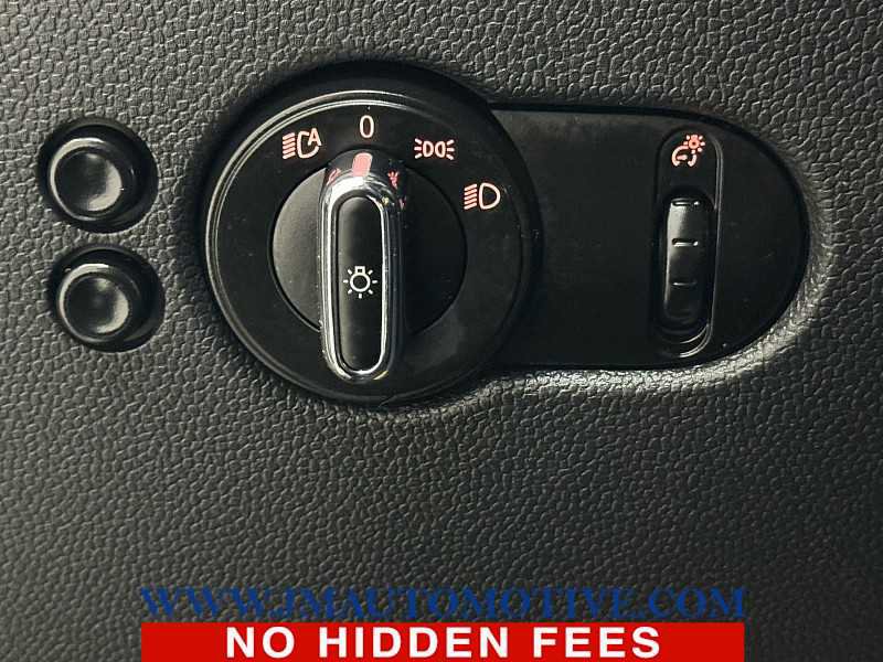 Used 2019 MINI Cooper S w/ Signature Upholstery Package image 40