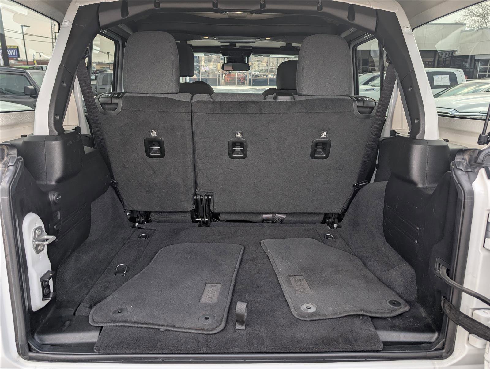 Used 2025 Jeep Wrangler Rubicon image 14