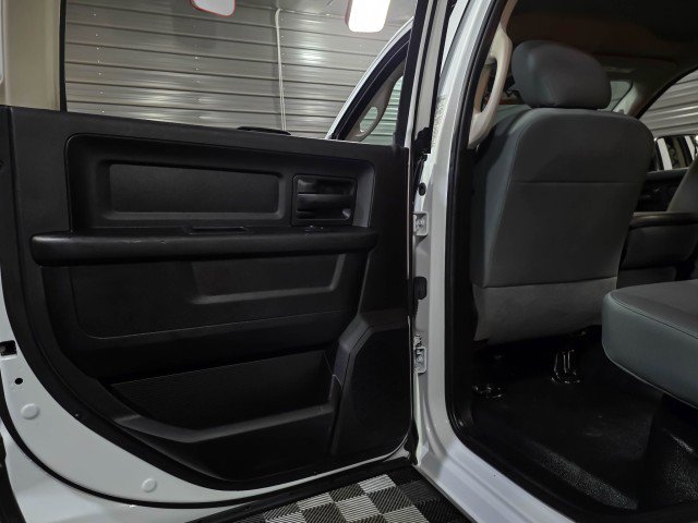 Used 2017 RAM 3500 Tradesman w/ Chrome Appearance Group image 32