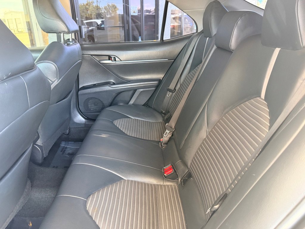 Used 2018 Toyota Camry SE FWD image 13