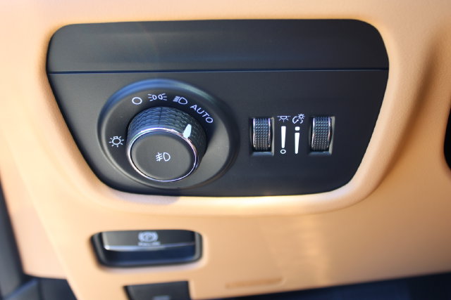 Used 2024 Jeep Grand Cherokee Summit AWD/4WD image 15