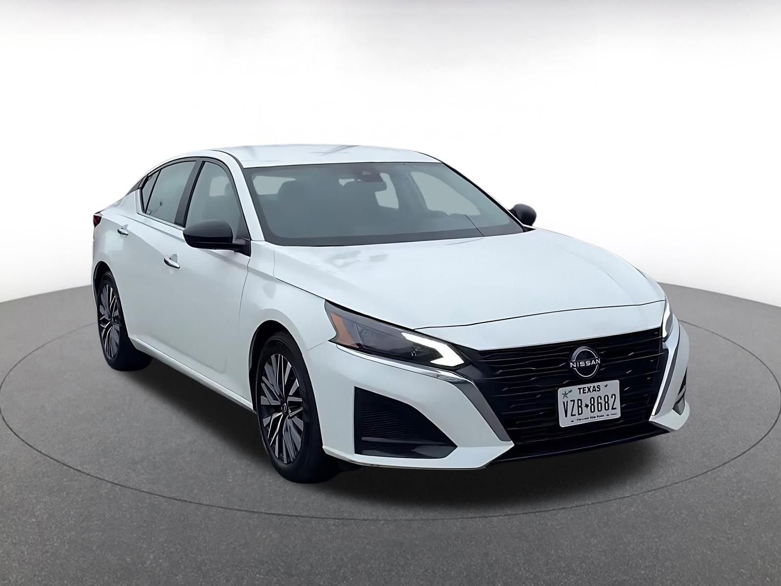 Used 2025 Nissan Altima 2.5 SV image 3