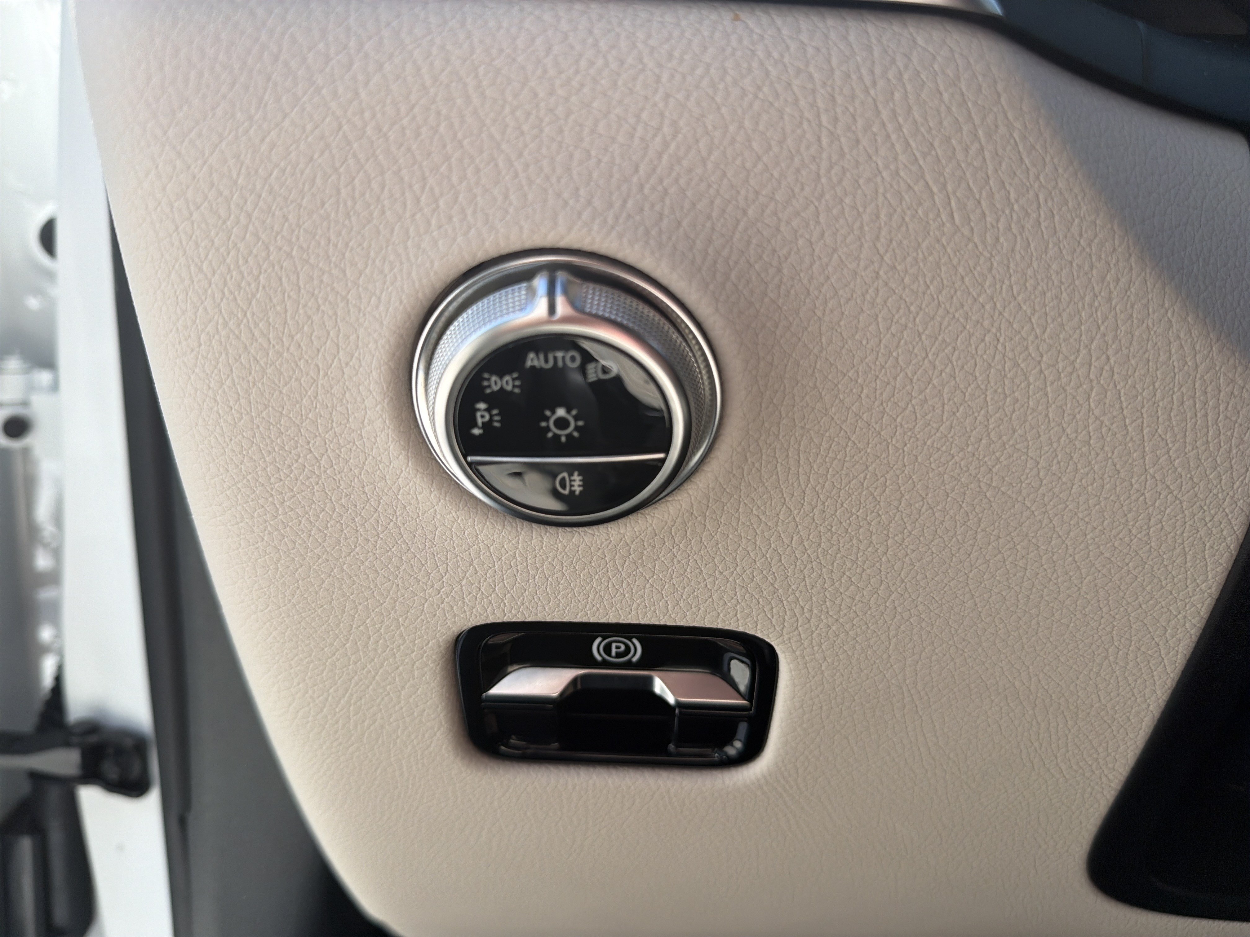 Certified 2025 Mercedes-Benz GLC 300 4MATIC image 17