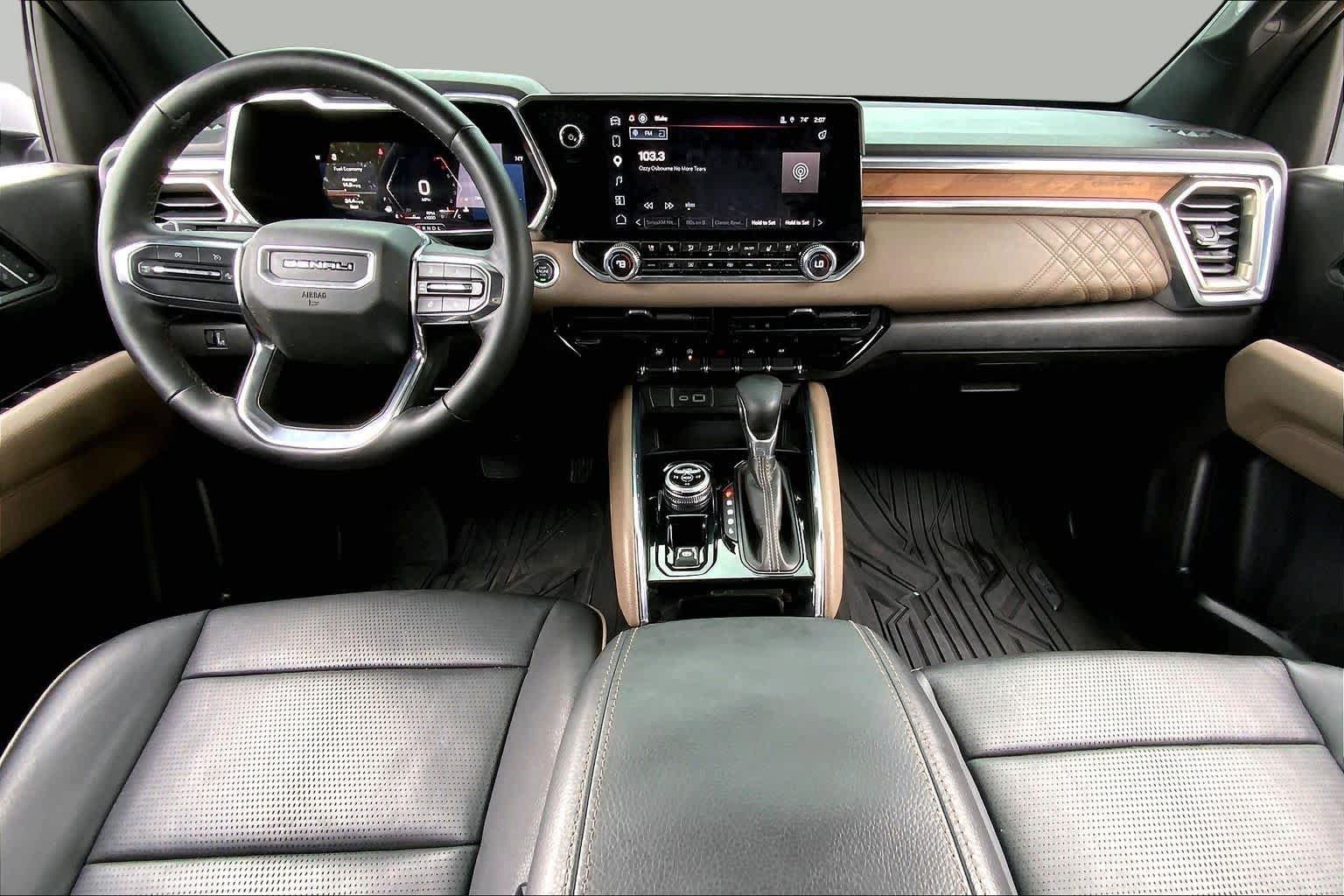Used 2024 GMC Canyon Denali AWD/4WD image 16