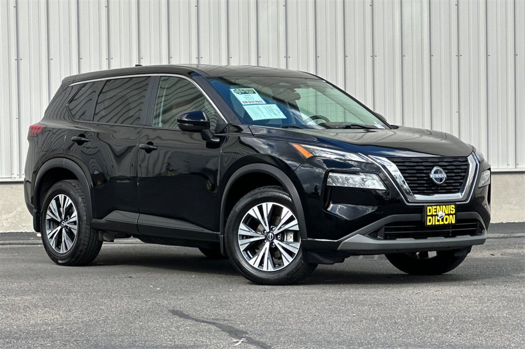 Used 2022 Nissan Rogue SV image 2