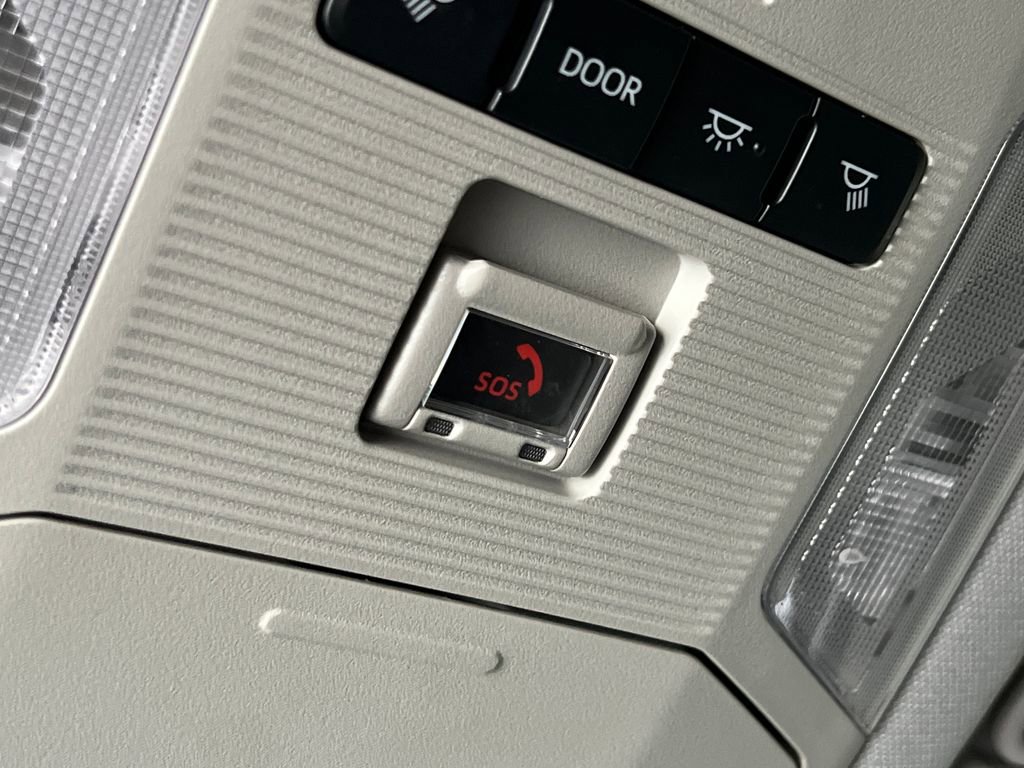 Used 2025 Toyota RAV4 XLE AWD/4WD image 35