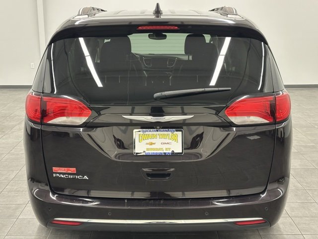 Used 2017 Chrysler Pacifica Touring-L image 3