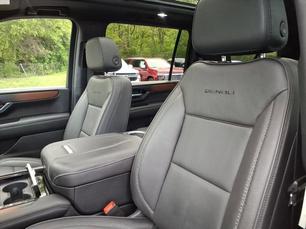Certified 2025 GMC Yukon XL Denali w/ Sun & Power Step Package AWD/4WD image 17
