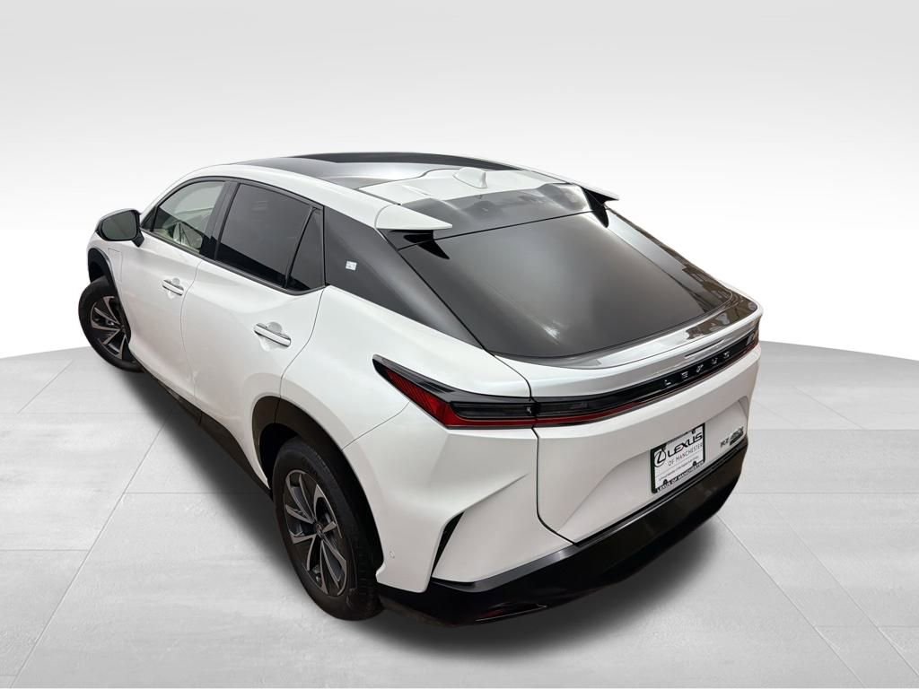 Used 2025 Lexus RZ 450e w/ Technology Package image 4