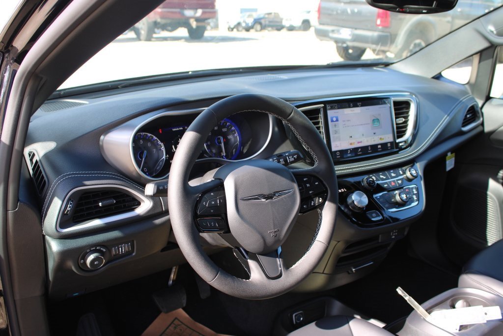 New 2026 Chrysler Pacifica Select w/ S Appearance Package image 11