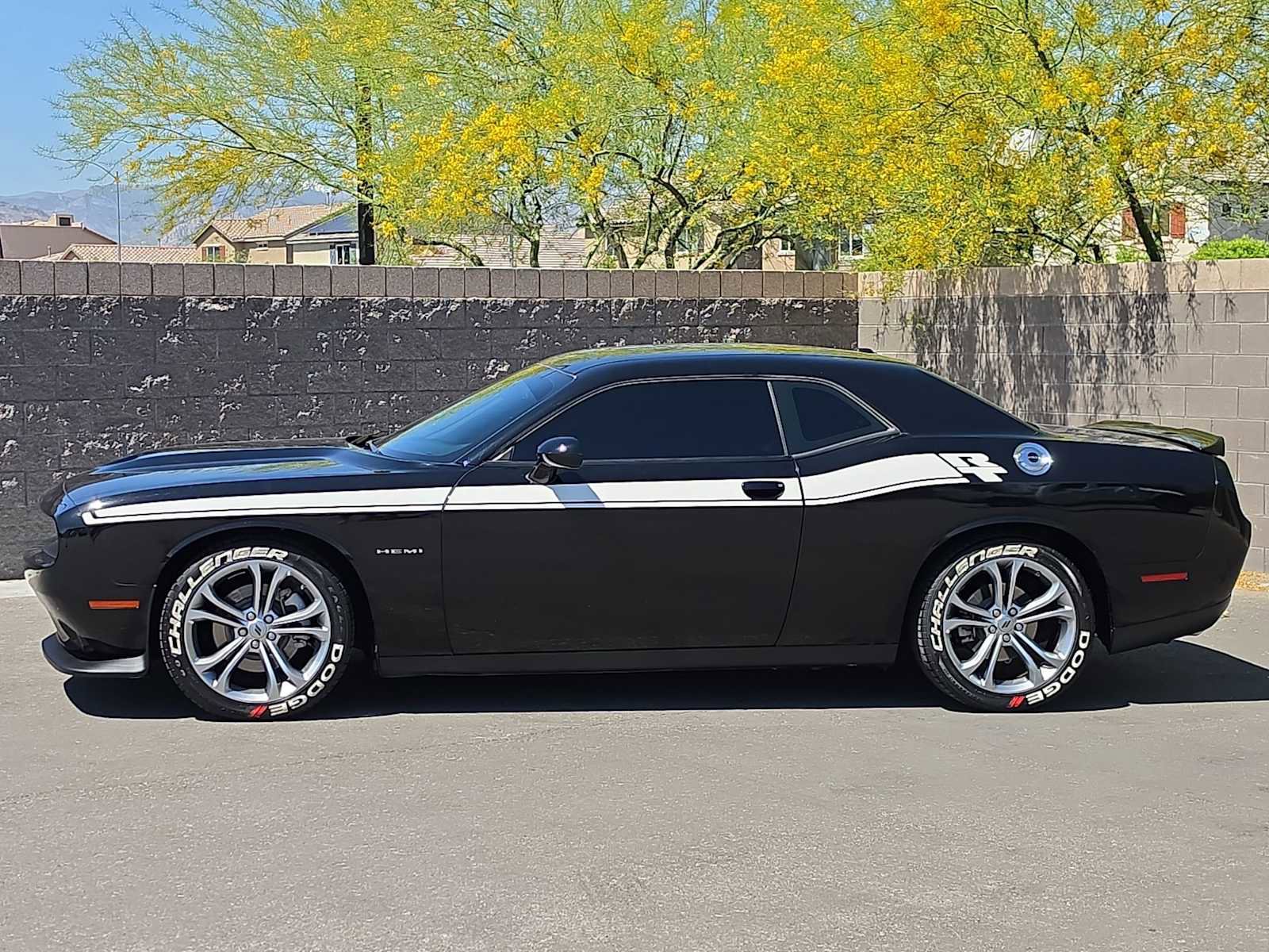 Used 2022 Dodge Challenger R/T RWD image 6