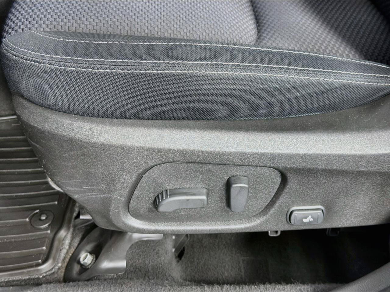 Used 2017 Subaru Forester 2.5i Premium AWD/4WD image 38