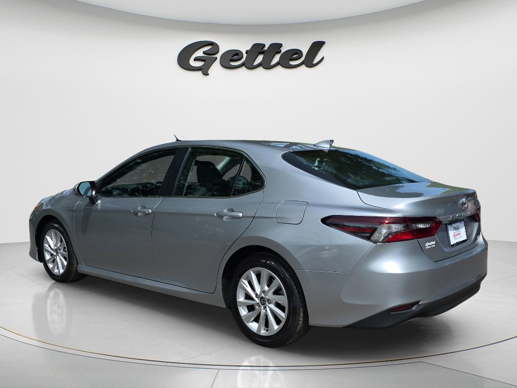 Used 2022 Toyota Camry LE image 6