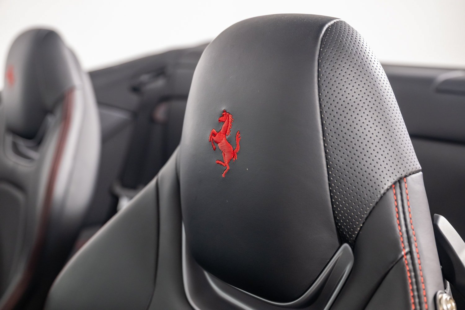 Used 2019 Ferrari Portofino RWD image 52